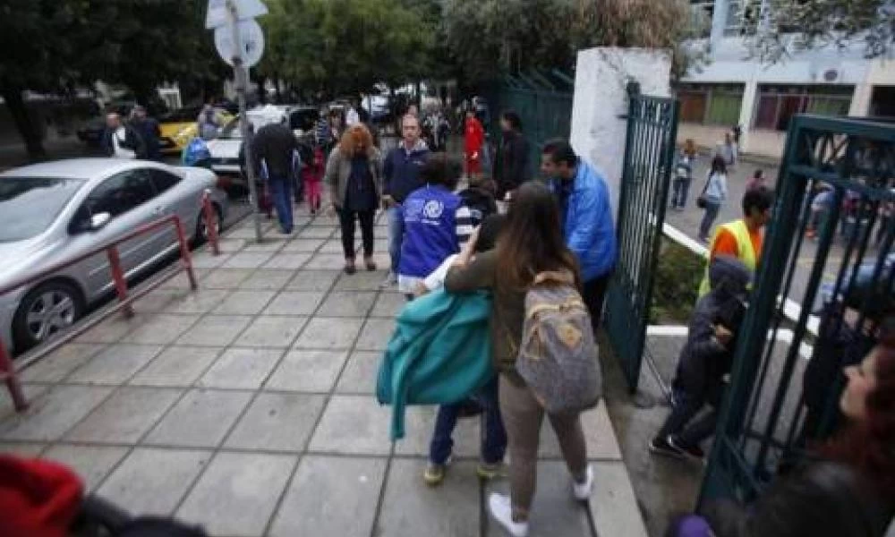 Εκτός απροόπτου άνοιγμα σχολείων μετά το Πάσχα